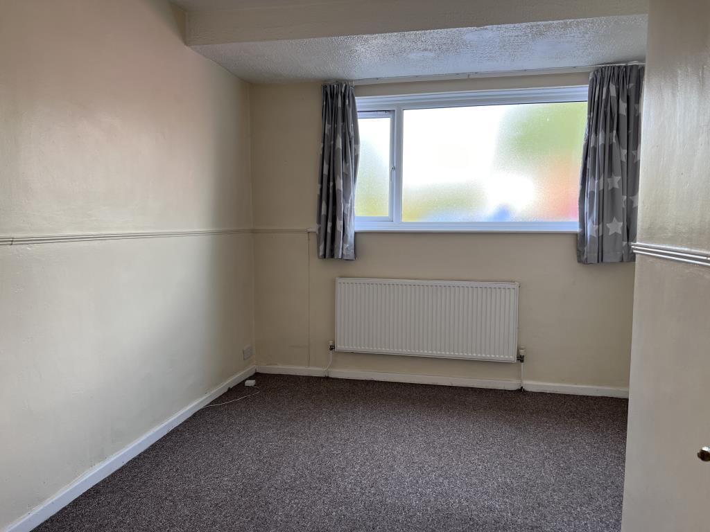 Lot: 15 - FREEHOLD PROPERTY ARRANGED AS TWO FLATS - Ground floor flat bedroom
